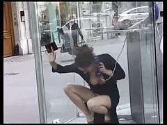 Gli studenti foto donne nude porno danno liu nel corridoio del campus